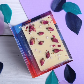 Малая шоколадка ручной работы с открыткой 8 марта