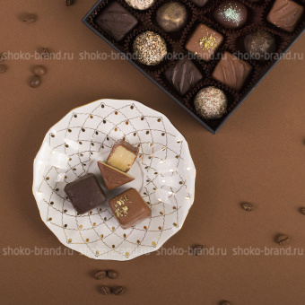Ассорти трюфелей и нарезных конфет 28 шт
