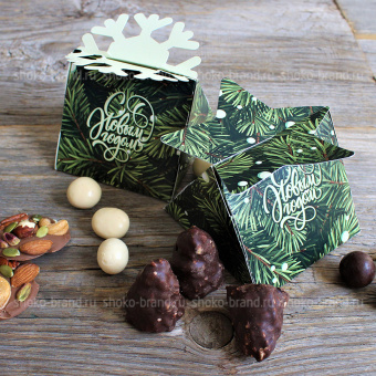 Еловая веточка