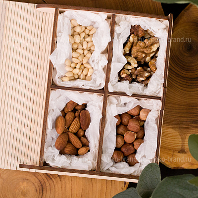 Ореховая шкатулка